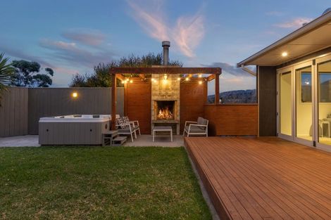 Photo of property in 8 Tiromoana Road, Raumati South, Paraparaumu, 5032