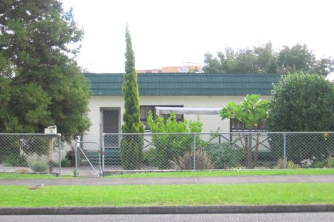 Photo of property in 23 Newington Road, Henderson, Auckland, 0612