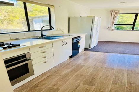 Photo of property in 6 Ruth Grove, Karori, Wellington, 6012