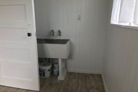 Photo of property in 1/3 Fruitvale Road, New Lynn, Auckland, 0600