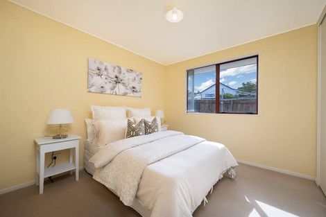 Photo of property in 32 De Quincey Terrace, Highland Park, Auckland, 2010