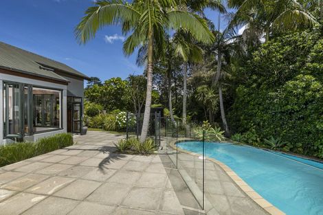 Photo of property in 41 Isobel Road, Greenhithe, Auckland, 0632
