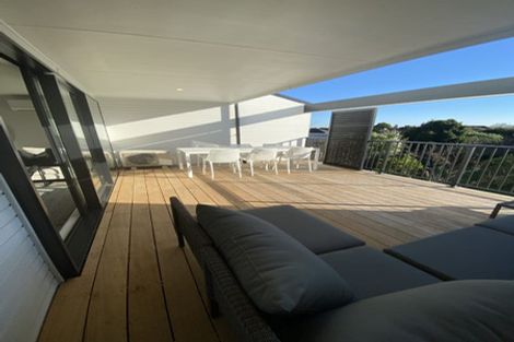 Photo of property in 2/11 Lewis Road, Pakuranga, Auckland, 2010