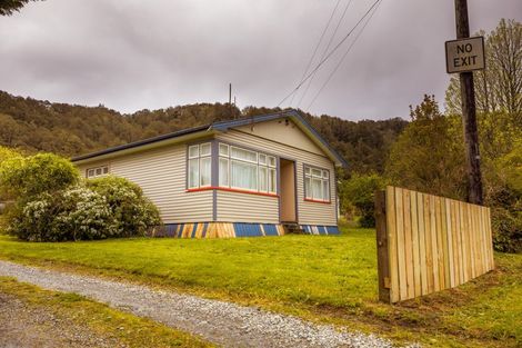 Photo of property in 14 Oxford Street, Taylorville, Greymouth, 7805