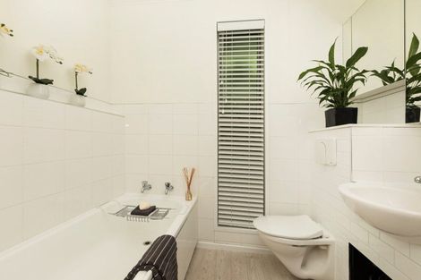 Photo of property in 2/22 Strowan Road, Strowan, Christchurch, 8052