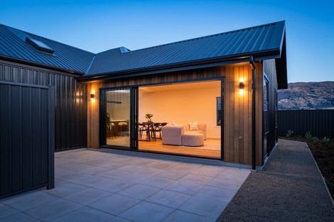 Photo of property in 6 Simpson Crescent, Wanaka, 9305