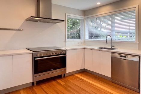 Photo of property in 180 Centaurus Road, Saint Martins, Christchurch, 8022