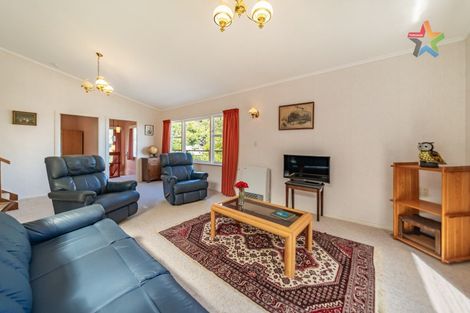 Photo of property in 32 Waitohu Road, York Bay, Lower Hutt, 5013
