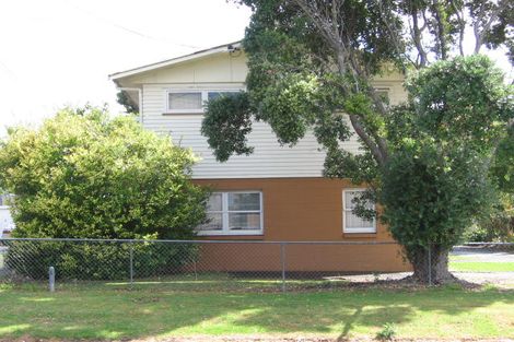 Photo of property in 98 Tirimoana Road, Te Atatu South, Auckland, 0602