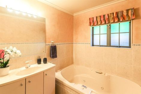 Photo of property in 38 Saint James Drive, Huntington, Hamilton, 3210