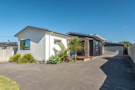 Photo of property in 3 Kamahi Street, Castlecliff, Whanganui, 4501