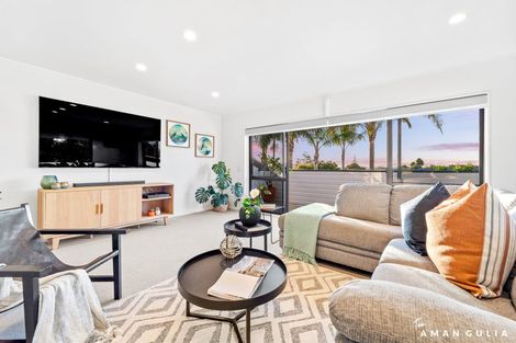 Photo of property in 6a Savoy Road, Glen Eden, Auckland, 0602