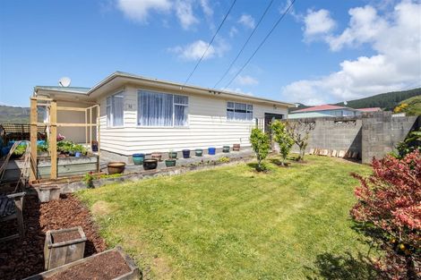 Photo of property in 52 Saint Johns Terrace, Tawa, Wellington, 5028