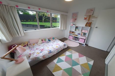 Photo of property in 2/42 Knightsbridge Drive, Forrest Hill, Auckland, 0620