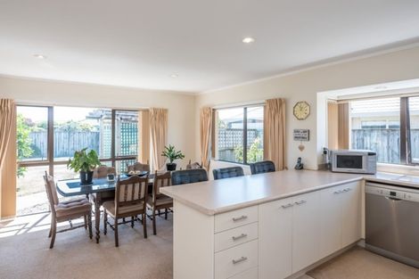 Photo of property in 124 Realm Drive, Paraparaumu, 5032