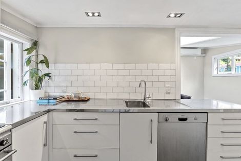 Photo of property in 32 Holloway Road, Aro Valley, Wellington, 6021