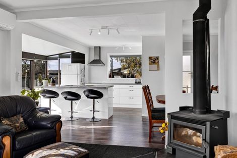 Photo of property in 6 Kamahi Avenue, Hawera, 4610