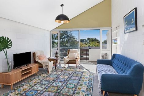 Photo of property in 21 Newbridge Place, Ilam, Christchurch, 8041