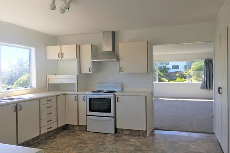 Photo of property in 303 Glenfield Road, Glenfield, Auckland, 0629