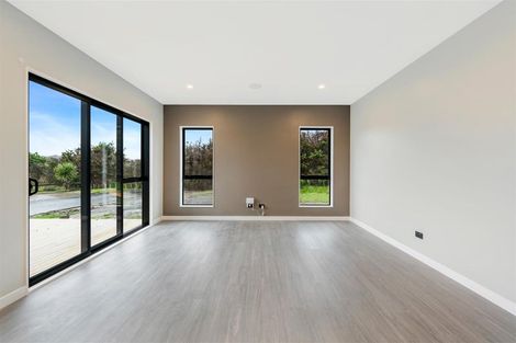 Photo of property in 12 Emerald Avenue, Rosehill, Papakura, 2113