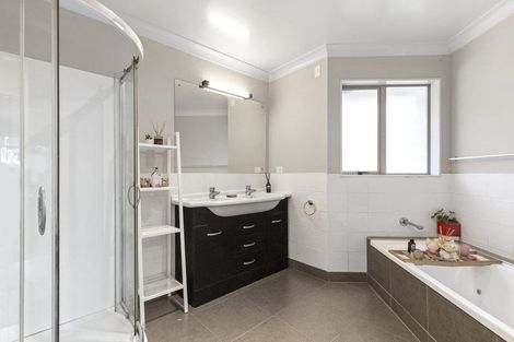 Photo of property in 21 Old Barn Road, Opaheke, Papakura, 2584