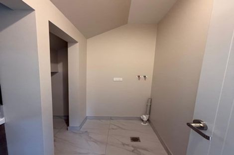 Photo of property in 16 Don Oliver Lane, Glen Eden, 0602