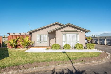 Photo of property in 16 Waharua Place, Tawhero, Whanganui, 4501