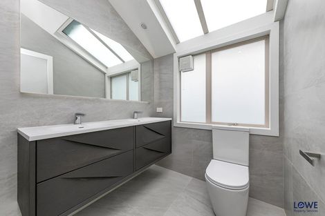 Photo of property in 1/2 Hauraki Road, Hauraki, Auckland, 0622