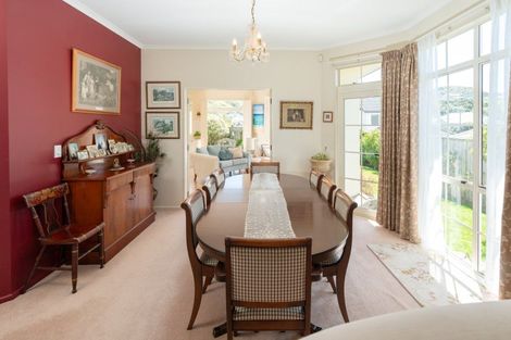 Photo of property in 2 Derry Hill, Churton Park, Wellington, 6037