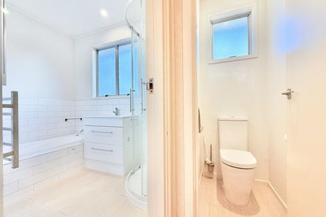 Photo of property in 109 Mackay Drive, Greenhithe, Auckland, 0632