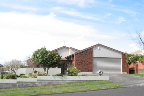 Photo of property in 76 Heta Road, Highlands Park, New Plymouth, 4312
