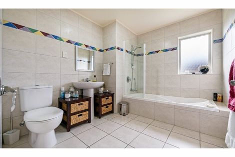 Photo of property in 36 Kohanga Road, Mangere Bridge, Auckland, 2022