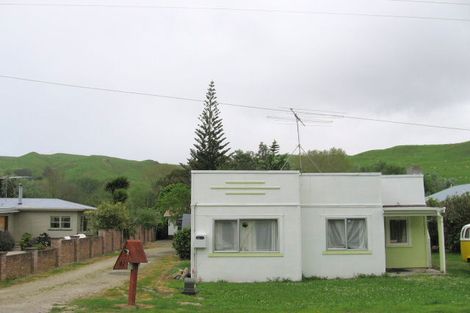 Photo of property in 42 Lysnar Street, Okitu, Gisborne, 4010