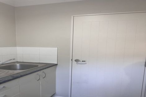 Photo of property in 52 Sapperton Drive, Henderson, Auckland, 0612