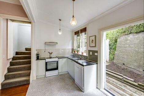 Photo of property in 2 Cameron Road, Bluff Hill, Napier, 4110