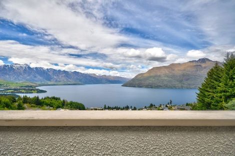 Photo of property in 116a Wynyard Crescent, Fernhill, Queenstown, 9300