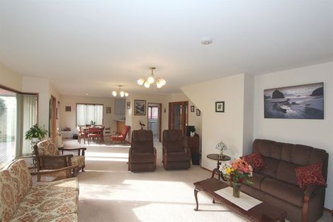 Photo of property in 2/53 Withells Road, Avonhead, Christchurch, 8042