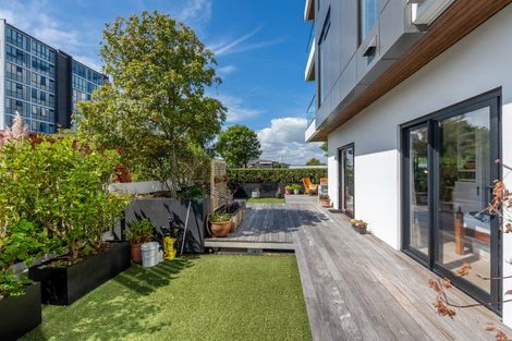 Photo of property in Frank Sargeson Apts, 4/80g Anzac Street, Takapuna, Auckland, 0622