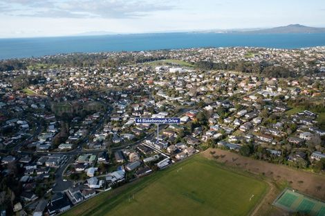 Photo of property in 44d Blakeborough Drive, Forrest Hill, Auckland, 0620