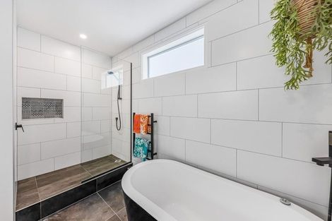 Photo of property in 15 Roland Road, Greenhithe, Auckland, 0632