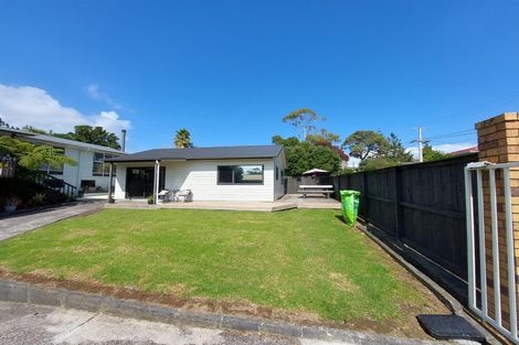 Photo of property in 5 Alwyn Avenue, Te Atatu South, Auckland, 0610