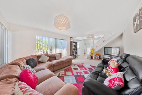 Photo of property in 8 Pinehurst Place, Wattle Downs, Auckland, 2103