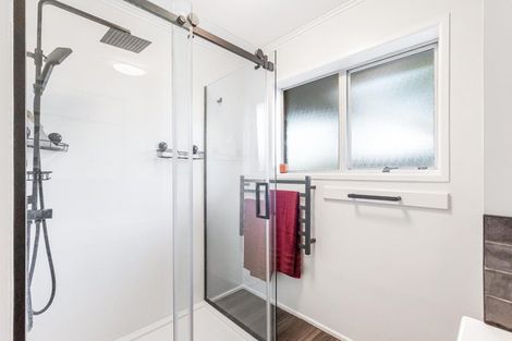 Photo of property in 19 Grassmere Road, Henderson Valley, Auckland, 0612