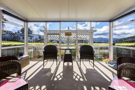 Photo of property in 48 King Charles Drive, Kingsley Heights, Upper Hutt, 5018