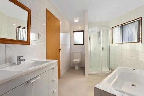 Photo of property in 268 Forest Hill Road, Waiatarua, Auckland, 0612