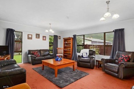 Photo of property in 9 California Drive, Totara Park, Upper Hutt, 5018
