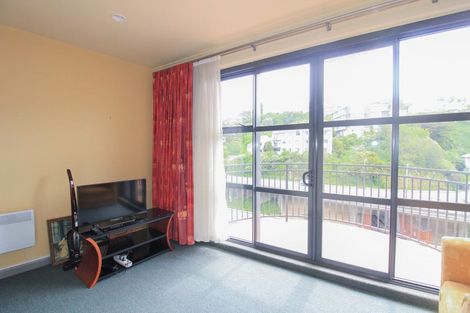 Photo of property in Atrium Towers, 6q/154 The Terrace, Wellington Central, Wellington, 6011