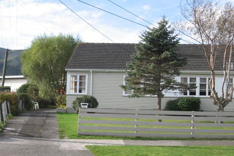 Photo of property in 11 Gibson Crescent, Naenae, Lower Hutt, 5011