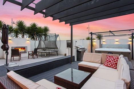 Photo of property in 1 Te Waihora Street, Pegasus, 7612