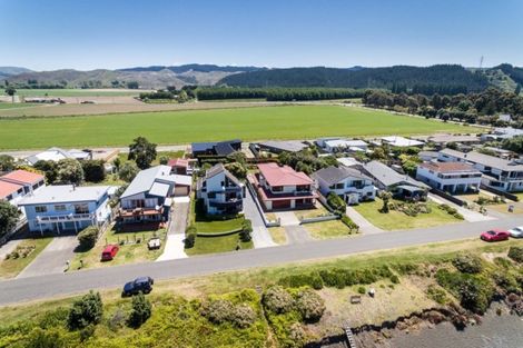 Photo of property in 129 North Shore Road, Eskdale, Napier, 4182